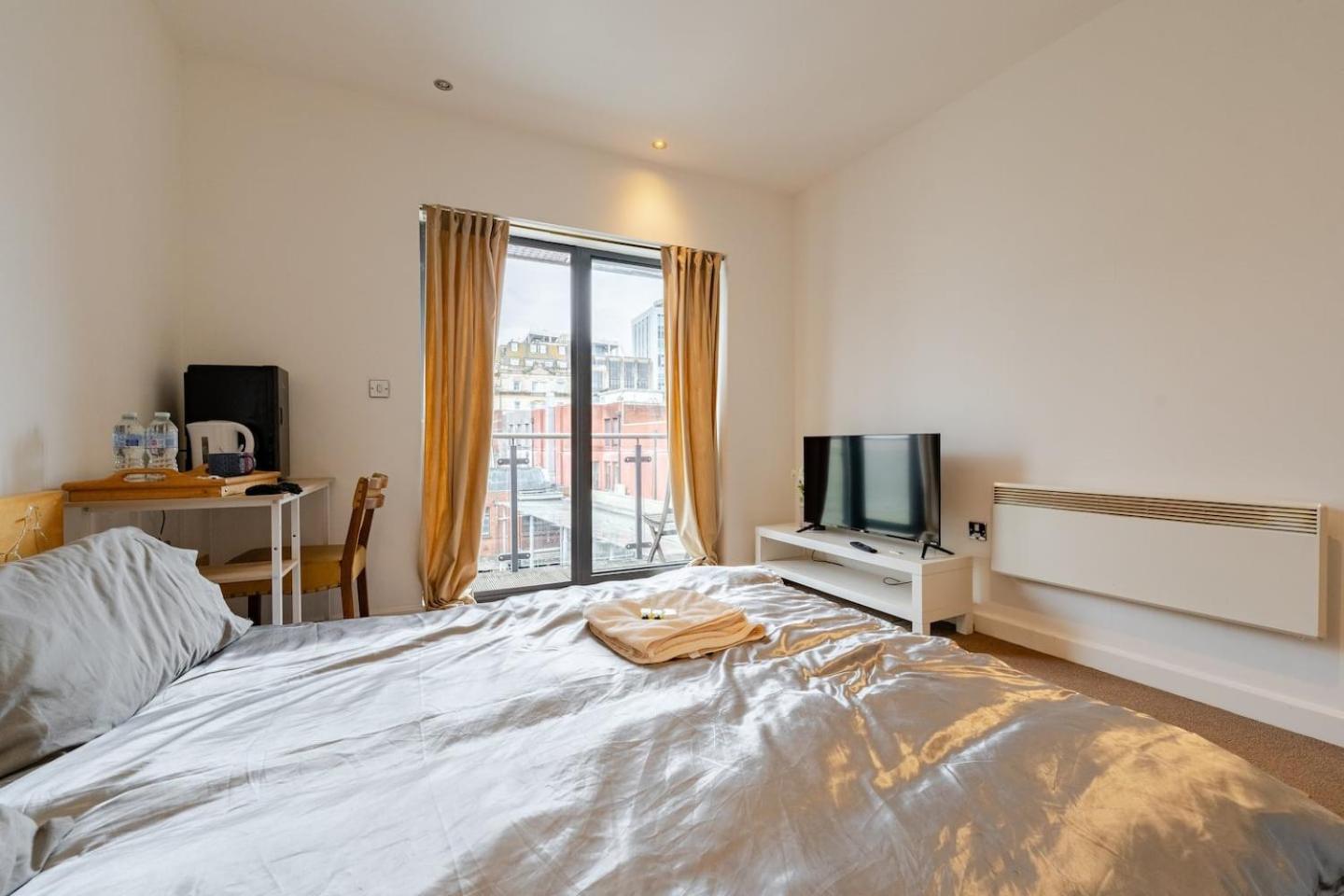 Private Room In Cardiff City Center Exterior photo